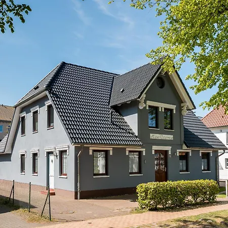 Haus Ostseenixe 02 *